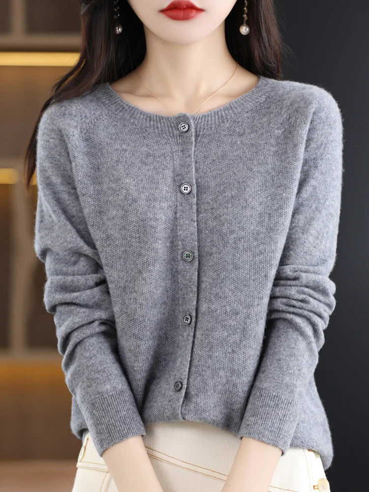 Damesvest met ronde hals en knopenlijst