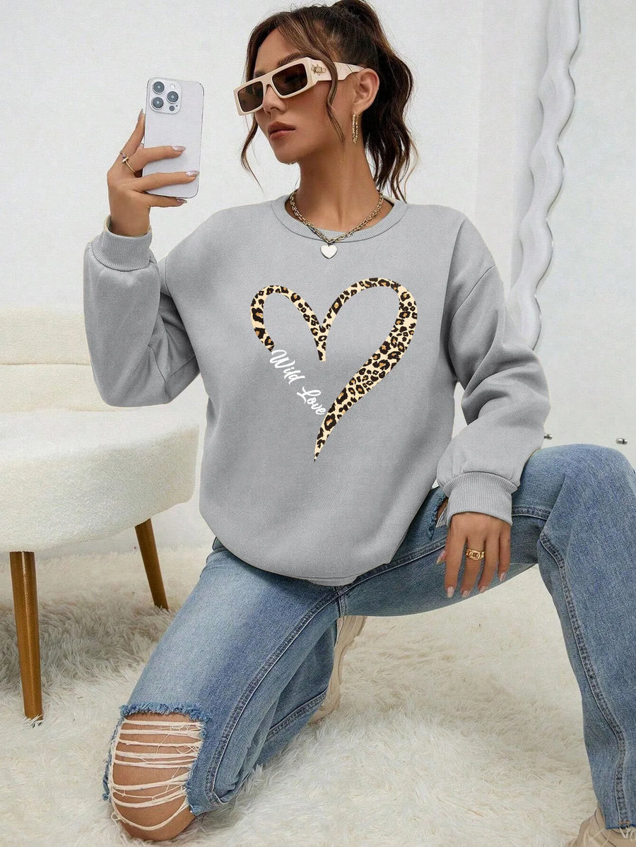 Dames sweatshirt met ronde hals en luipaard-hartprint