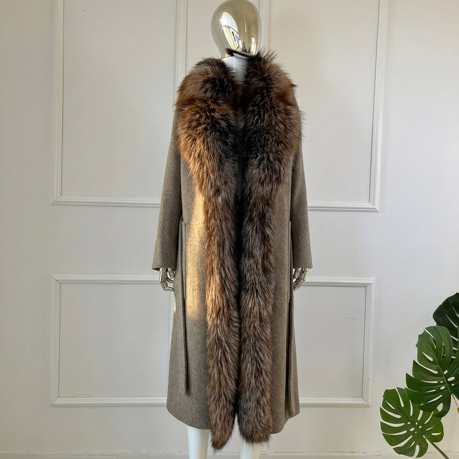 Lange dameswinterjas met grote bontachtige kraag, lichtbruin