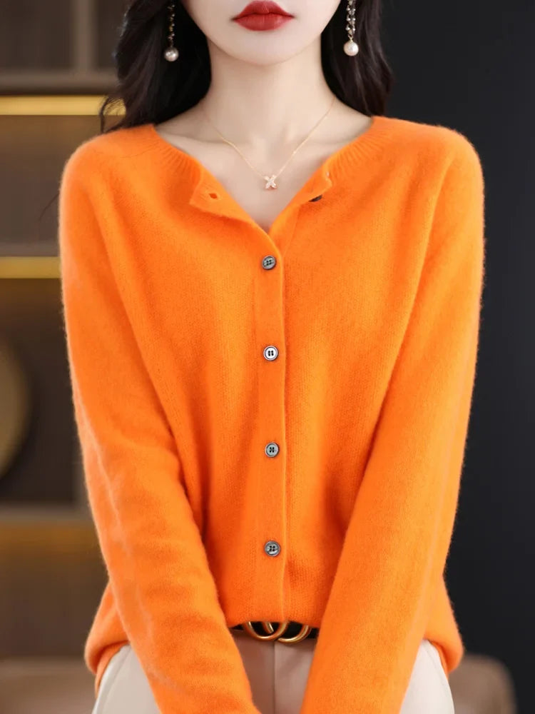 Damesvest met ronde hals en knopenlijst