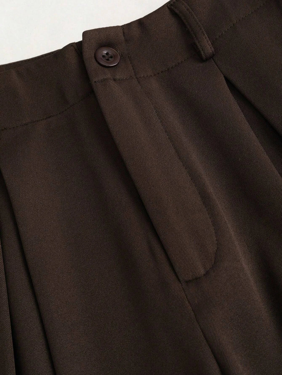 Damesbroek met wijde pijpen, pantalonplooien en hoge tailleband