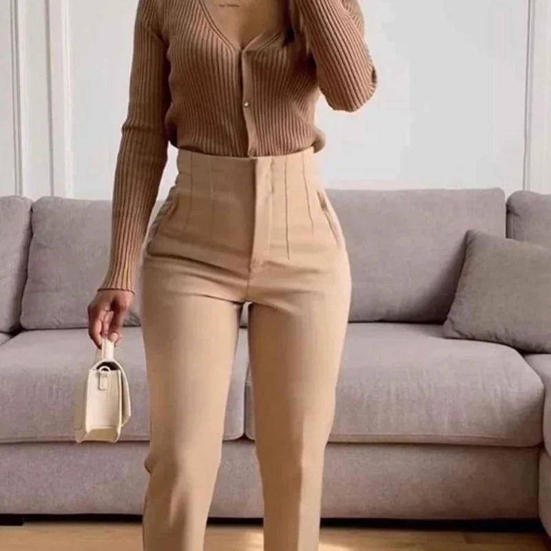 Damesbroek van stof met hoge taille in wortelmodel
