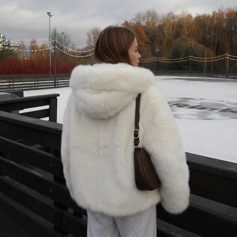 Dameswinterjas van imitatiebont met capuchon, kort, wit