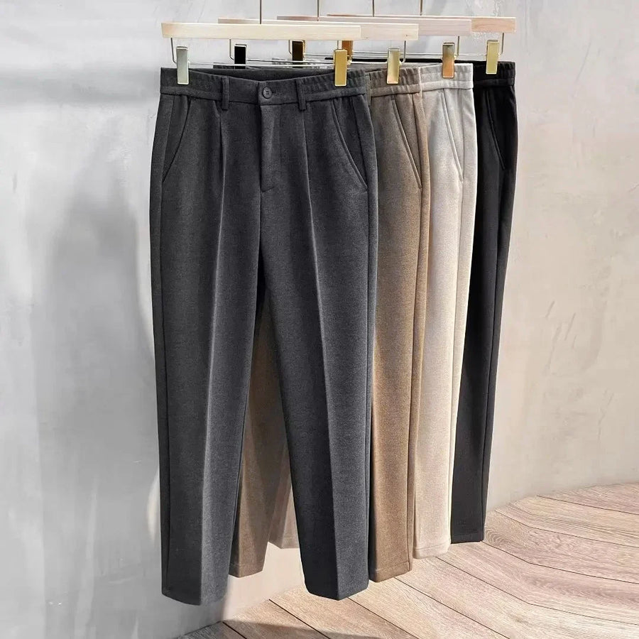 Unisex stoffen broek met elastische tailleband en persplooi, bruin