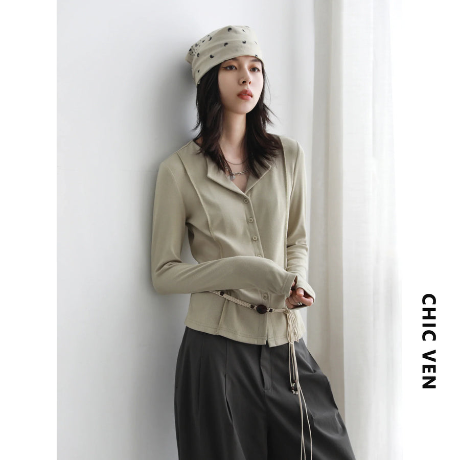 Damesblouse met lange mouwen, knopenlijst en kraag, beige