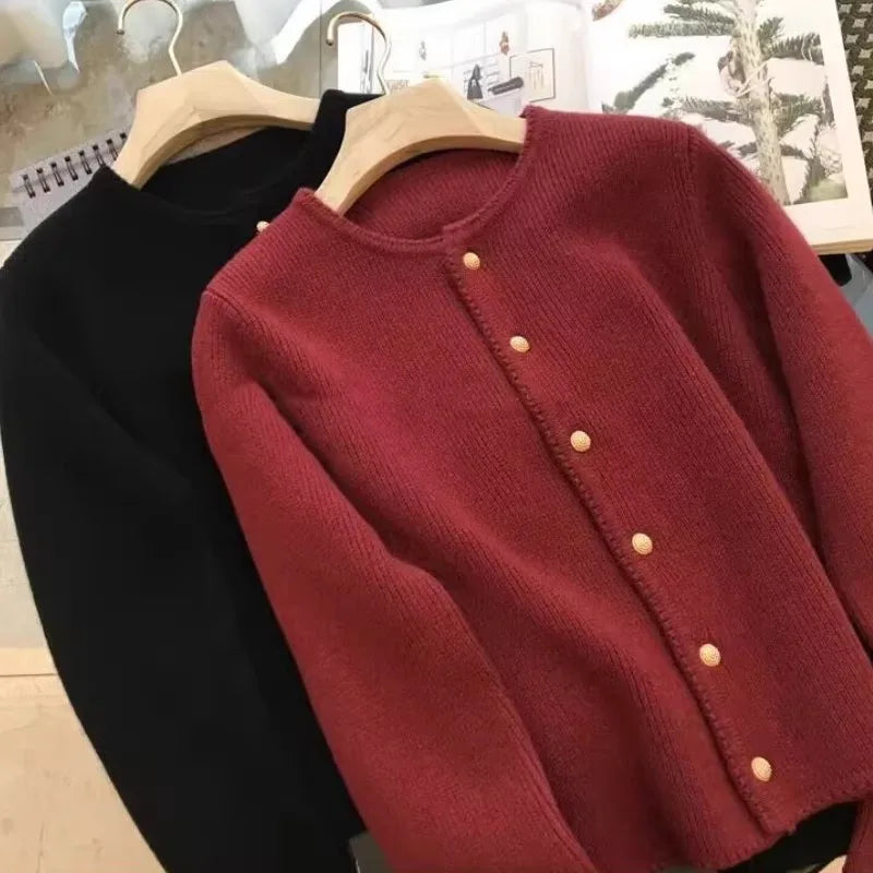 Damen Strickjacke mit Rundhalsausschnitt und Zierknöpfen