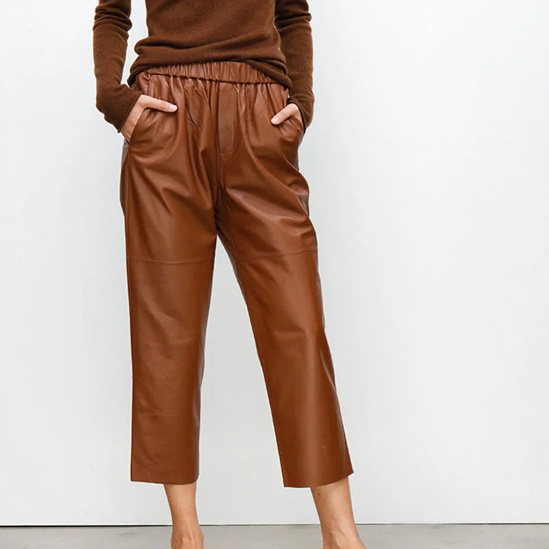 Damesbroek van imitatieleer met elastische tailleband en cropped model
