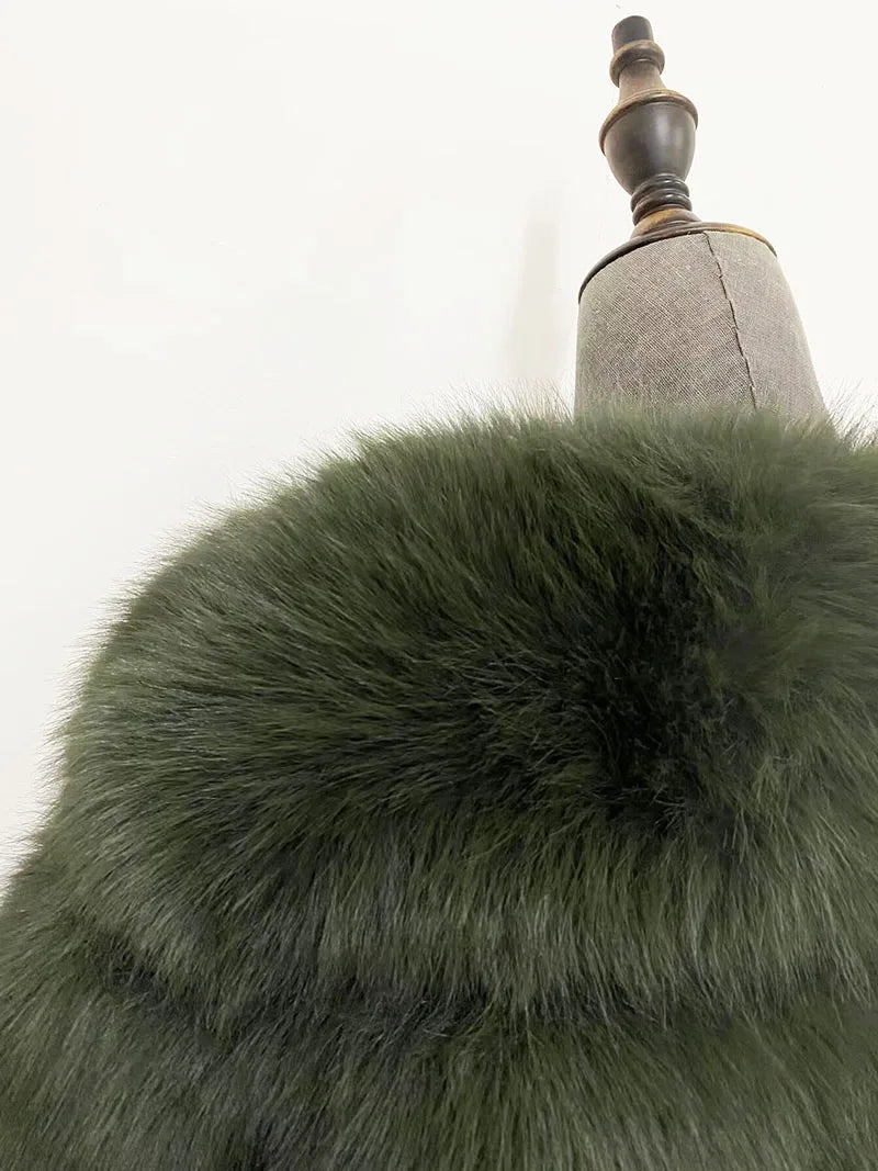Damen Kapuzen Wintermantel aus Kunstfell in Blau mit horizontalen Segmenten