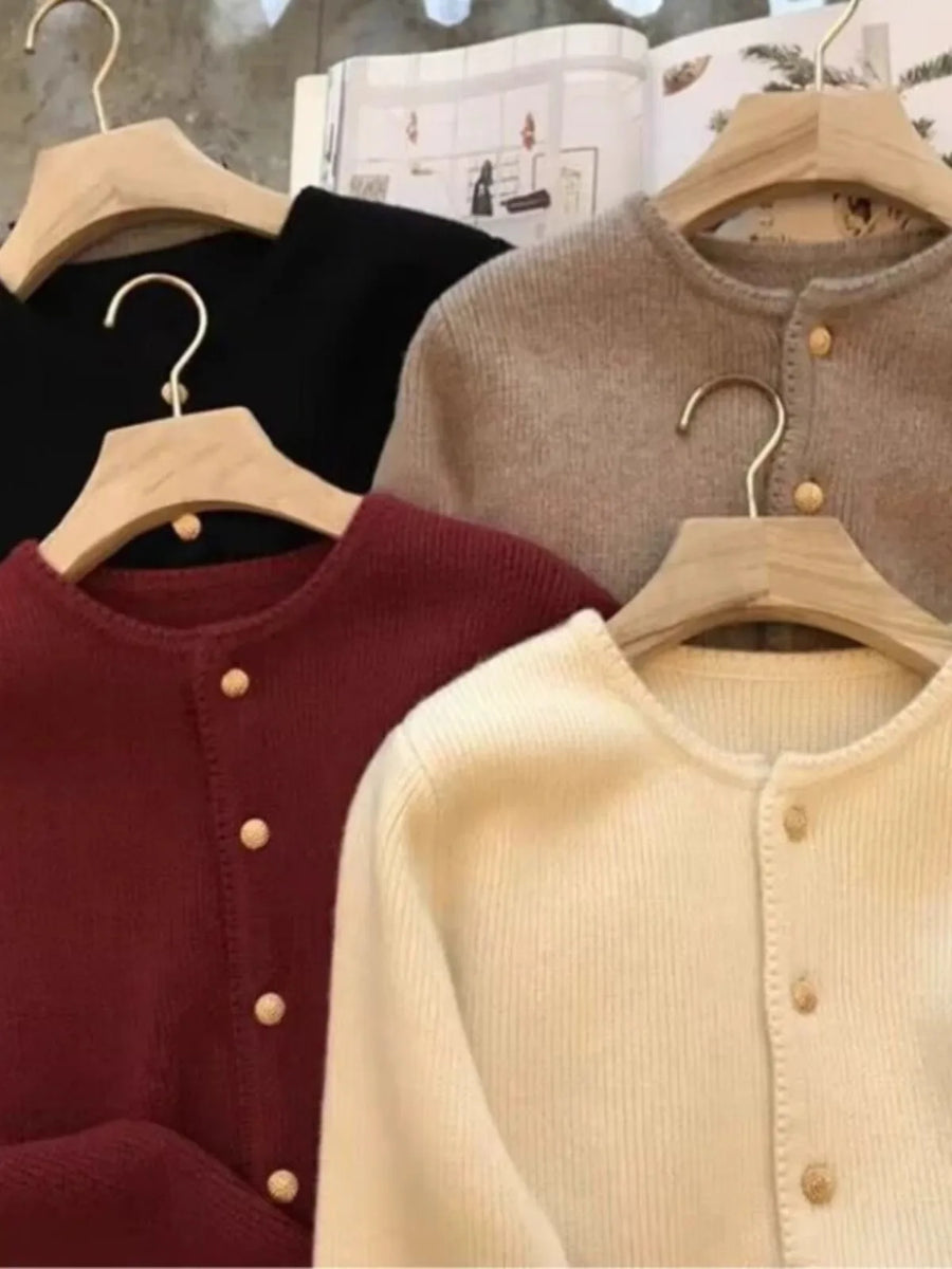 Damen Strickjacke mit Rundhalsausschnitt und Zierknöpfen