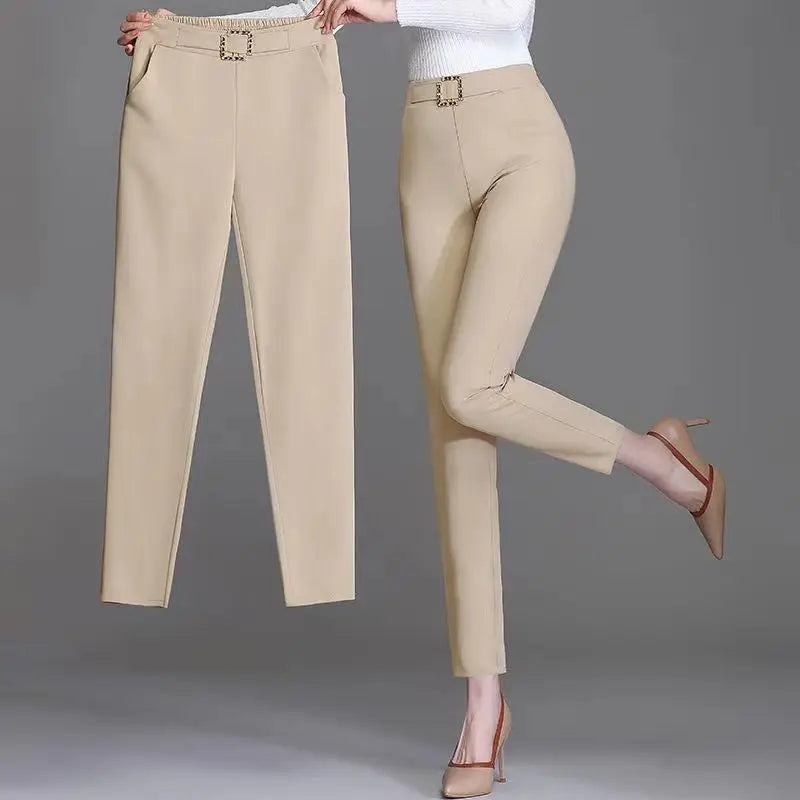 Dames pantalon met hoge taille en riemgesp, nauwsluitend gesneden