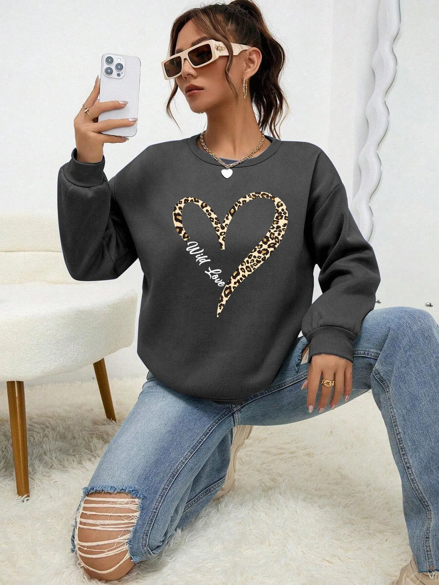 Dames sweatshirt met ronde hals en luipaard-hartprint