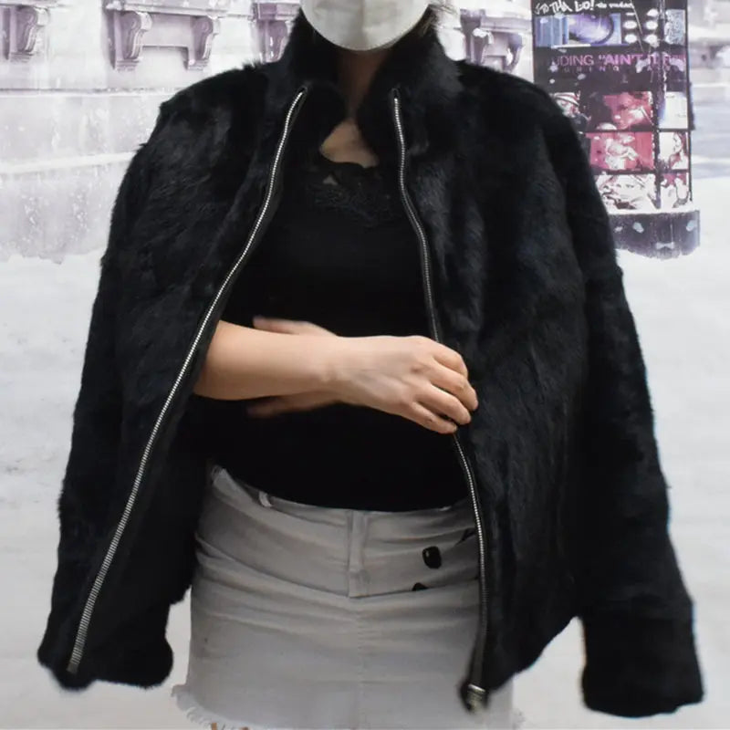Damen Kurzmantel aus flauschigem Material mit Stehkragen