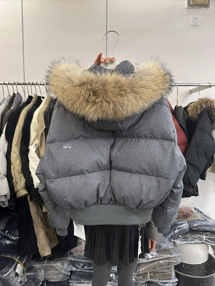 Kurze Damen Winter Daunenjacke mit Fellkapuze und Glitzer-Punkten