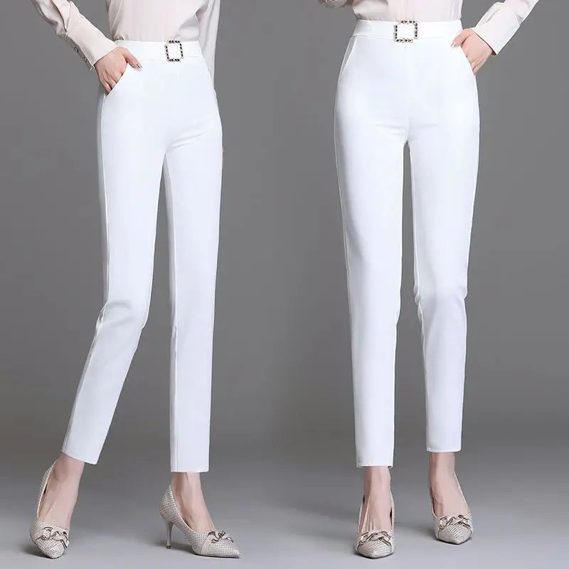 Dames pantalon met hoge taille en riemgesp, nauwsluitend gesneden