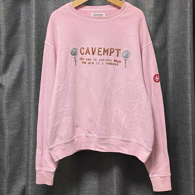 Uniseks sweatshirt met lange mouwen, ronde hals, grafische print en patch op de mouw