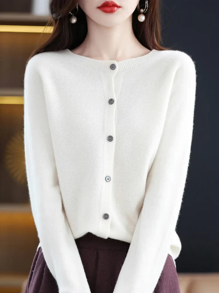 Damesvest met ronde hals en knopenlijst