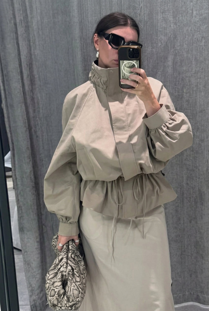 Damen Jacke Beige mit Tunnelzug Ballonärmel Stehkragen Kurz Übergangsjacke
