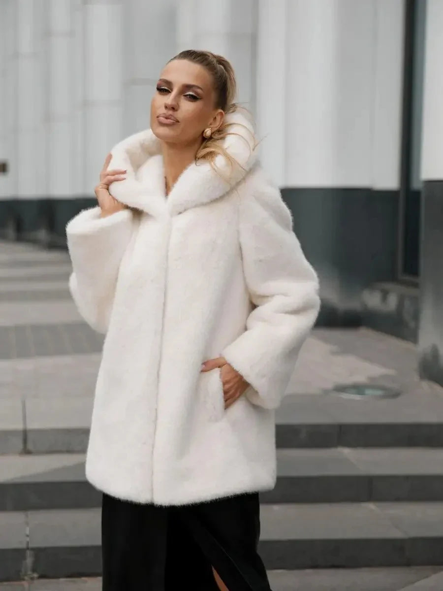 Damen Kurzmantel mit Kapuze – Weicher Faux-Fur-Look