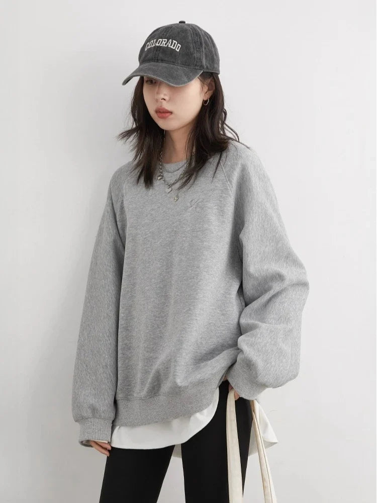Dames sweatshirt met ronde hals en lange mouwen, met turquoise borduursel