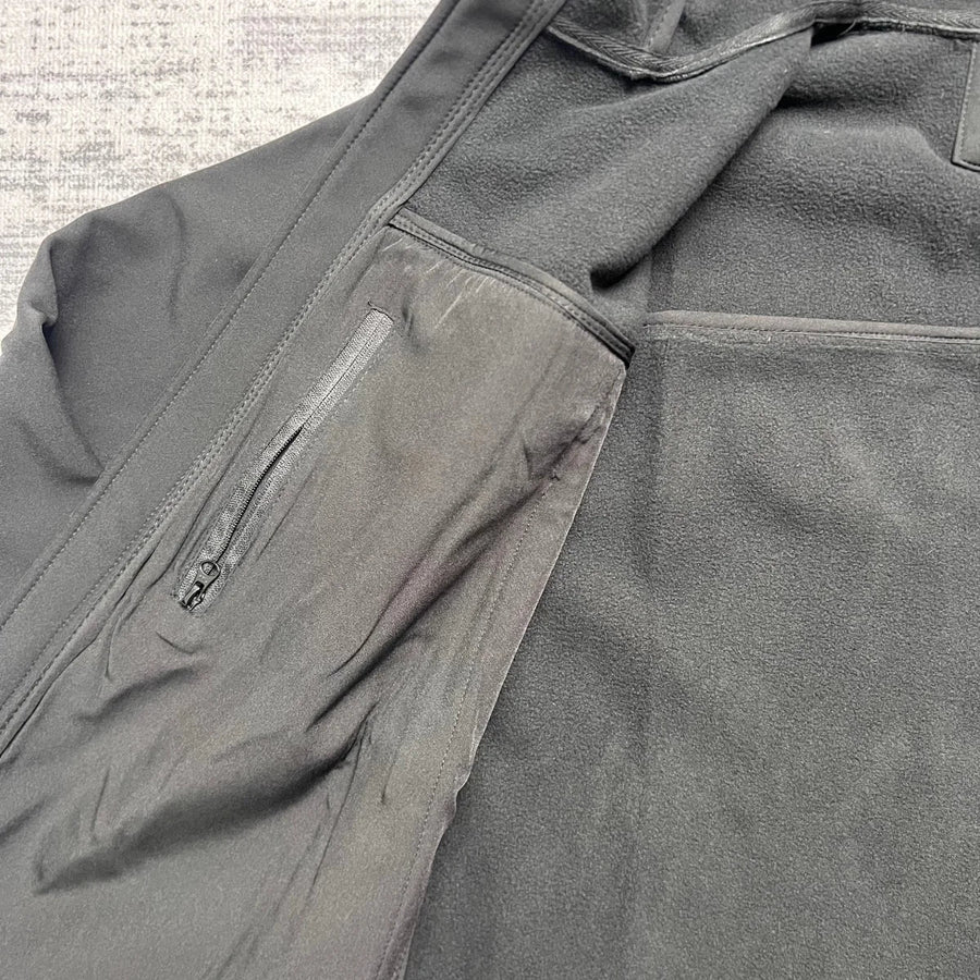 Unisex Kapuzenjacke mit Goggle-Details, Reißverschlusstaschen und durchgehendem Reißverschluss