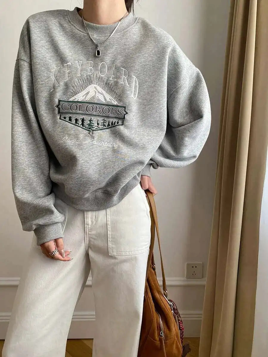 Unisex Langarm Sweatshirt mit Rundhalsausschnitt und Stickerei Motiv