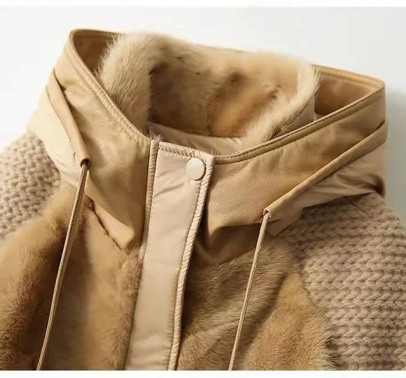 Damen Steppjacke mit Kapuze, Pelzbesatz und Strickärmeln