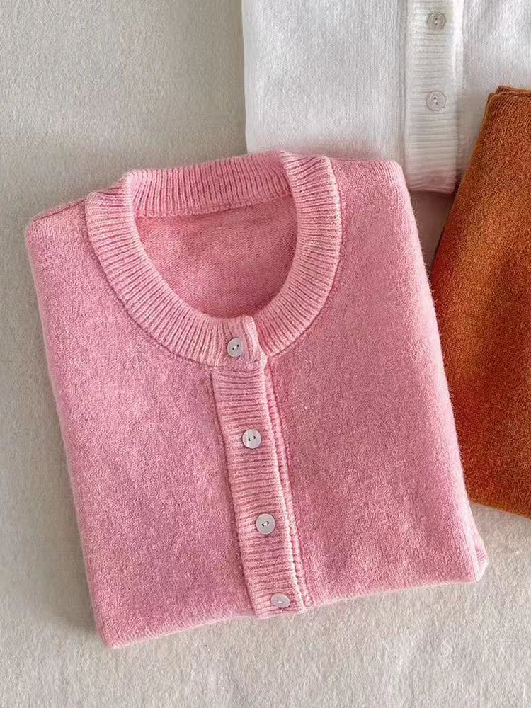 Gebreid damesvest met ronde hals en knopenlijst