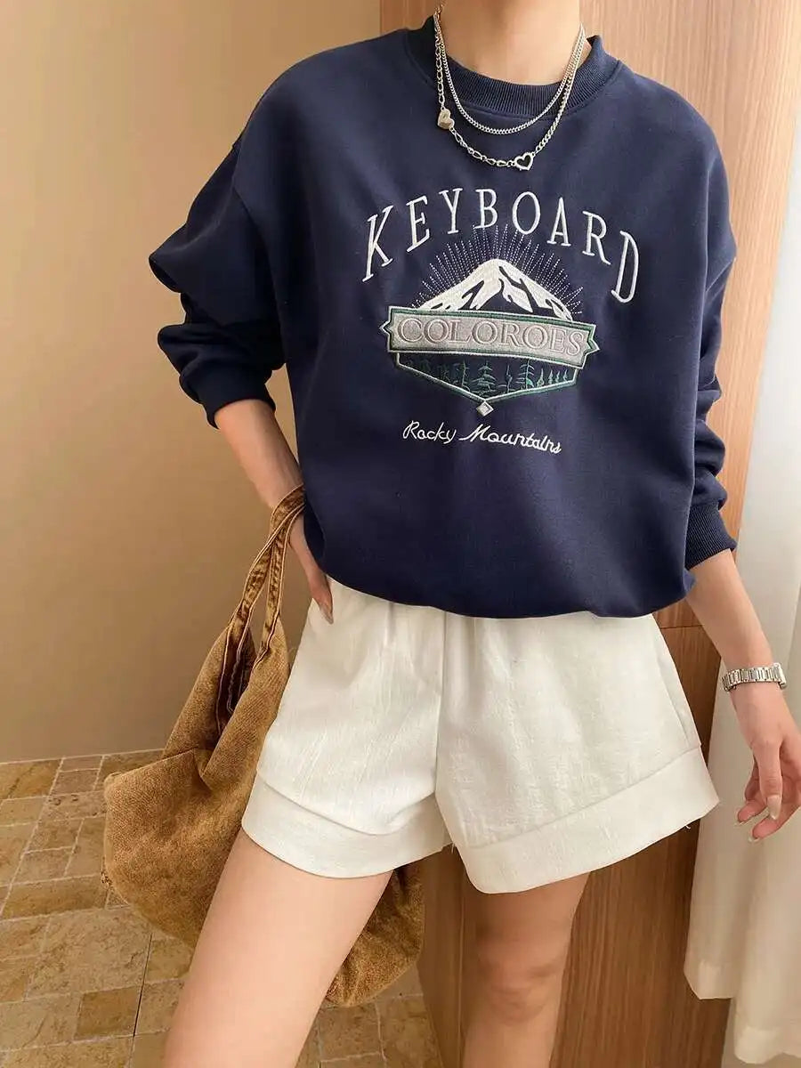 Unisex Langarm Sweatshirt mit Rundhalsausschnitt und Stickerei Motiv