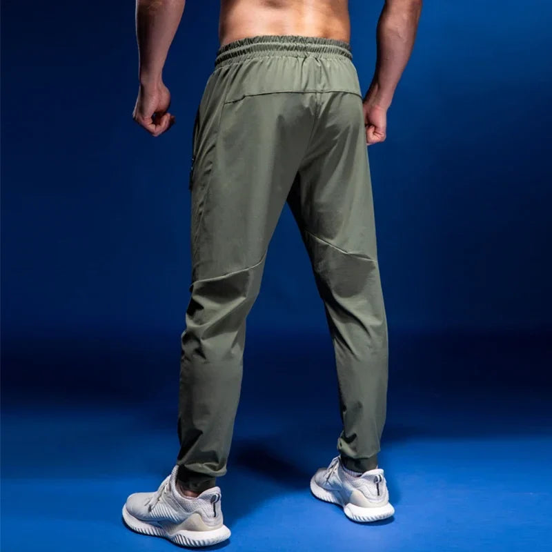 Herren Jogginghose Trainingshose Sportliche Freizeithose mit Gummibund und Bündchen