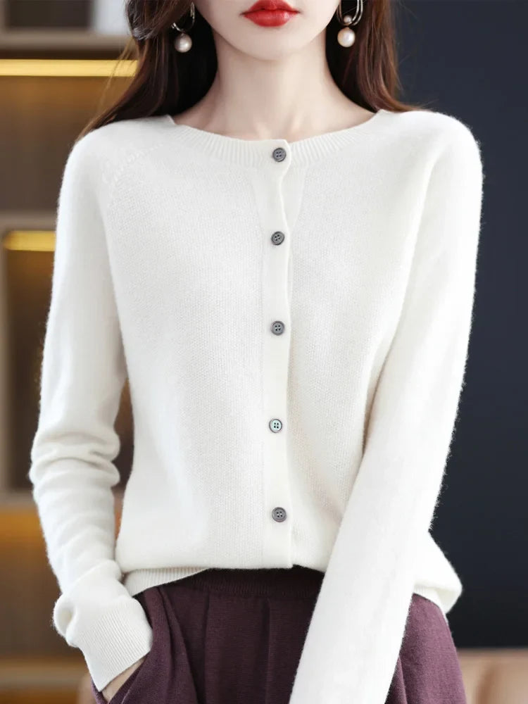 Damesvest met ronde hals en knopenlijst