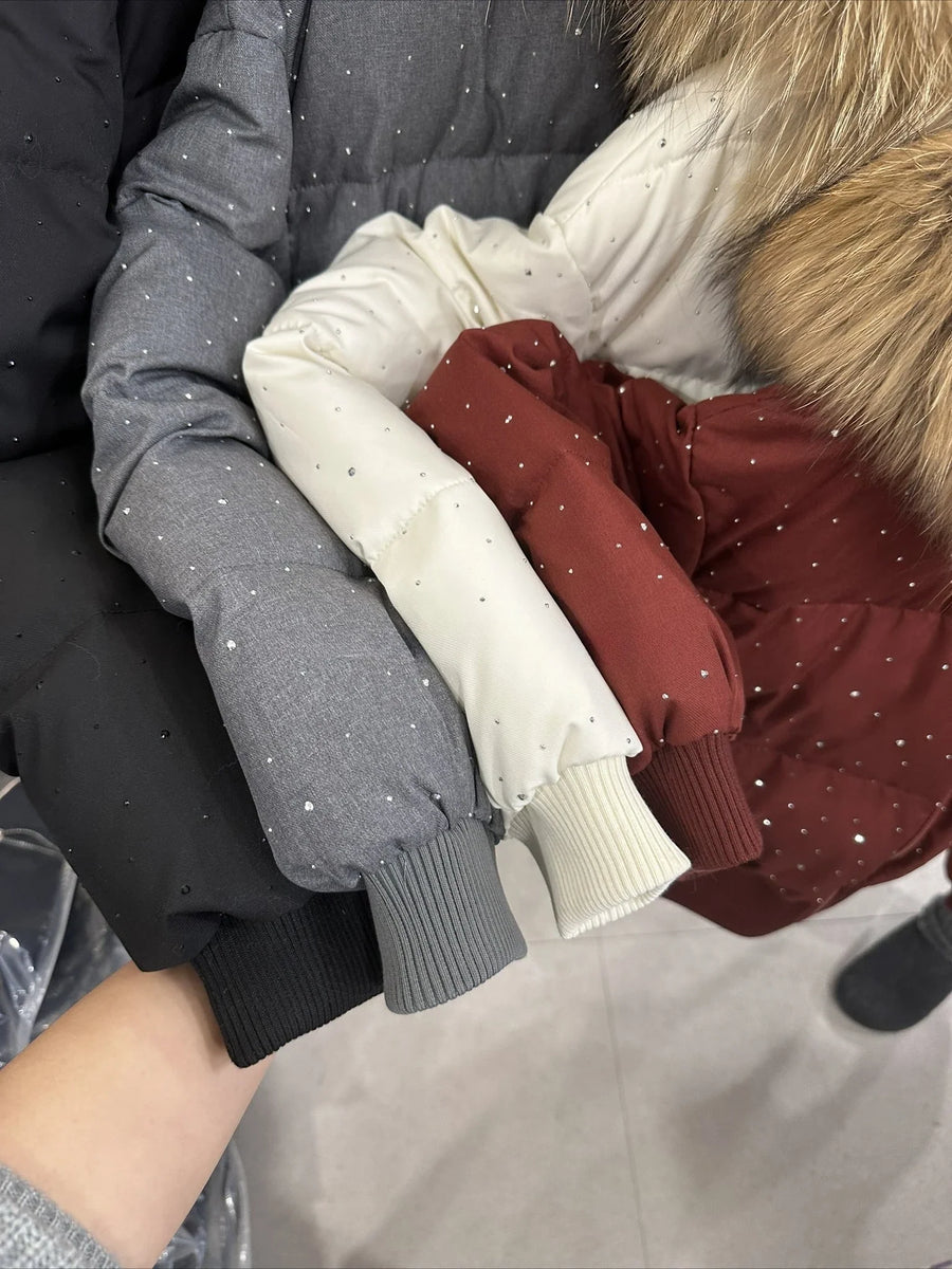 Kurze Damen Winter Daunenjacke mit Fellkapuze und Glitzer-Punkten