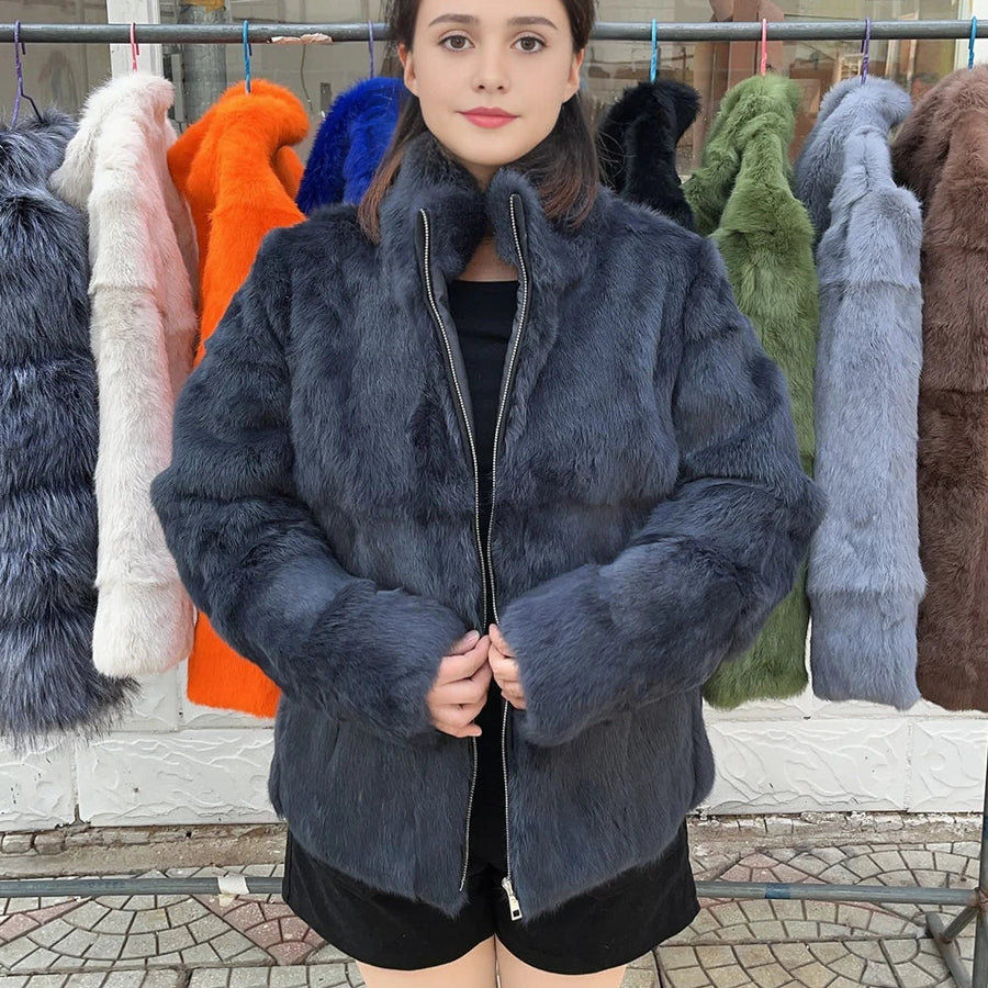 Damen Kurzmantel aus flauschigem Material mit Stehkragen