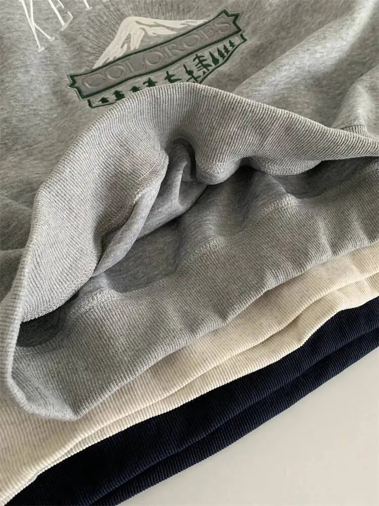 Unisex Langarm Sweatshirt mit Rundhalsausschnitt und Stickerei Motiv