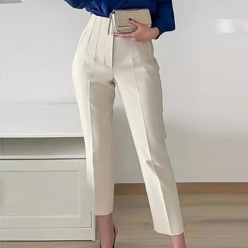 Damesbroek van stof met hoge taille in wortelmodel