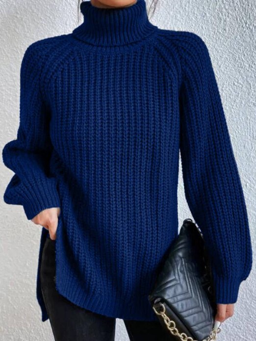 Gerippter Rollkragenpullover mit langen Ärmeln und Seitenschlitzen