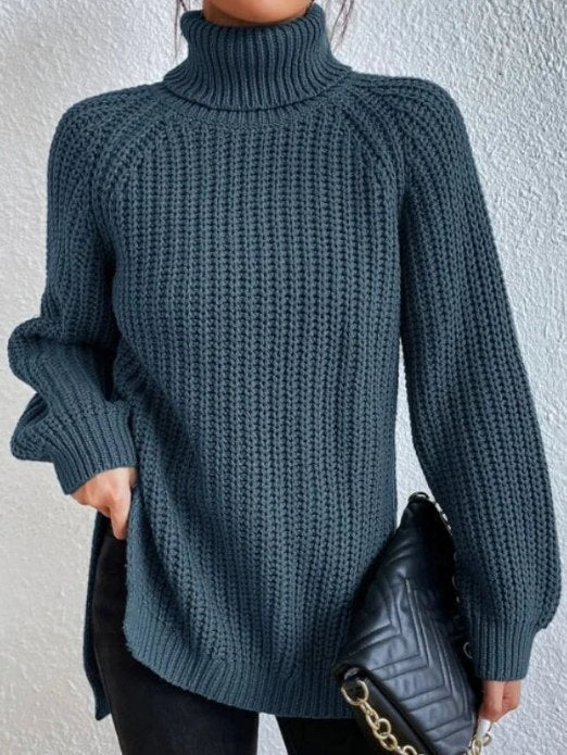 Gerippter Rollkragenpullover mit langen Ärmeln und Seitenschlitzen