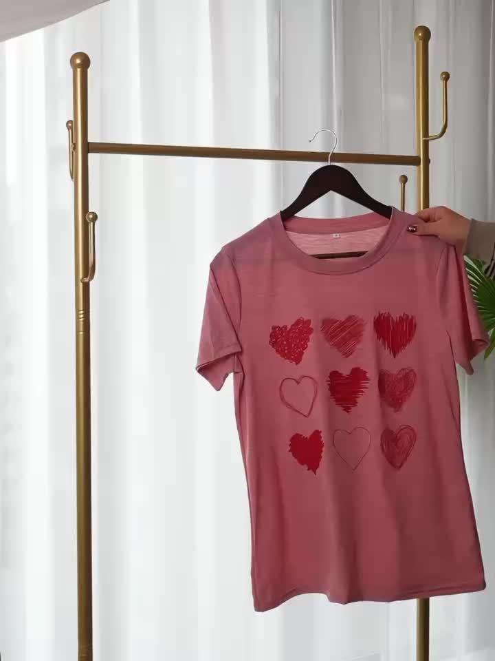 Damen T-Shirt mit Herz-Print und Kurzarm – Verspieltes Freizeitshirt mit Grafikdesign