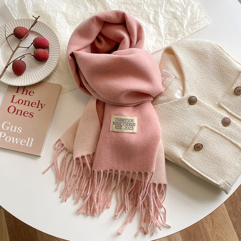 Weicher Winterschal mit Fransen und Farbblock-Design