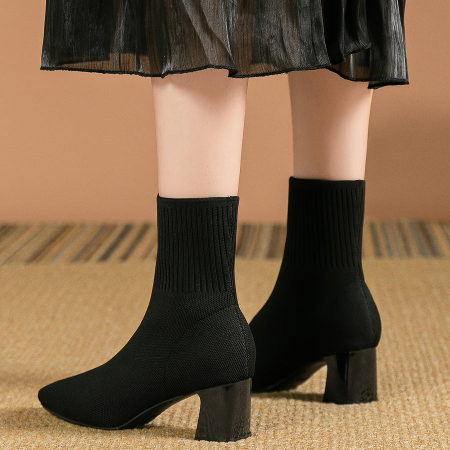 Gestrickte Chelsea Sock-Stiefeletten mit Blockabsatz & spitzer Zehenpartie