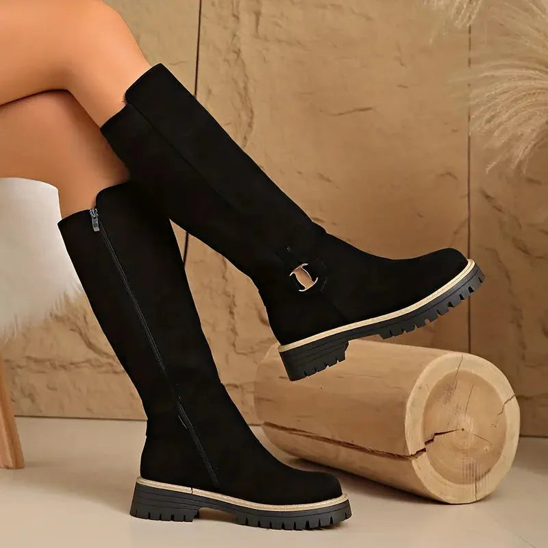 Stiefel für Damen in Wildlederoptik mit Schnalle und Profilsohle