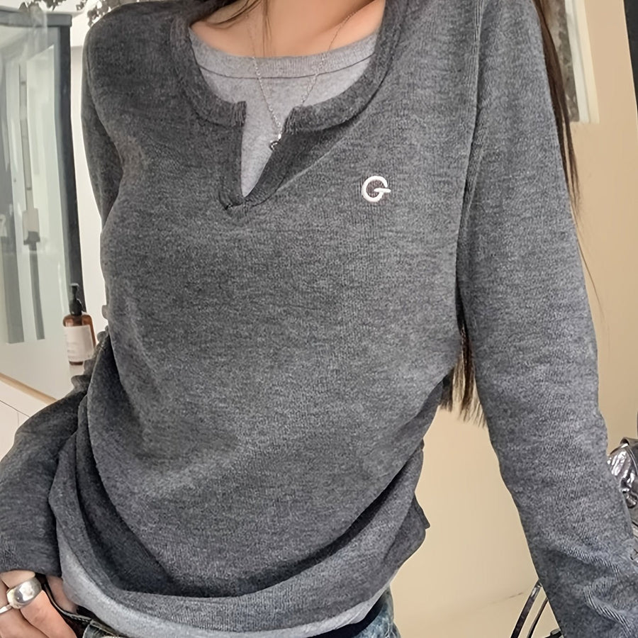 Damen Langarmshirt Dunkelgrau V-Ausschnitt Optik mit Emblem