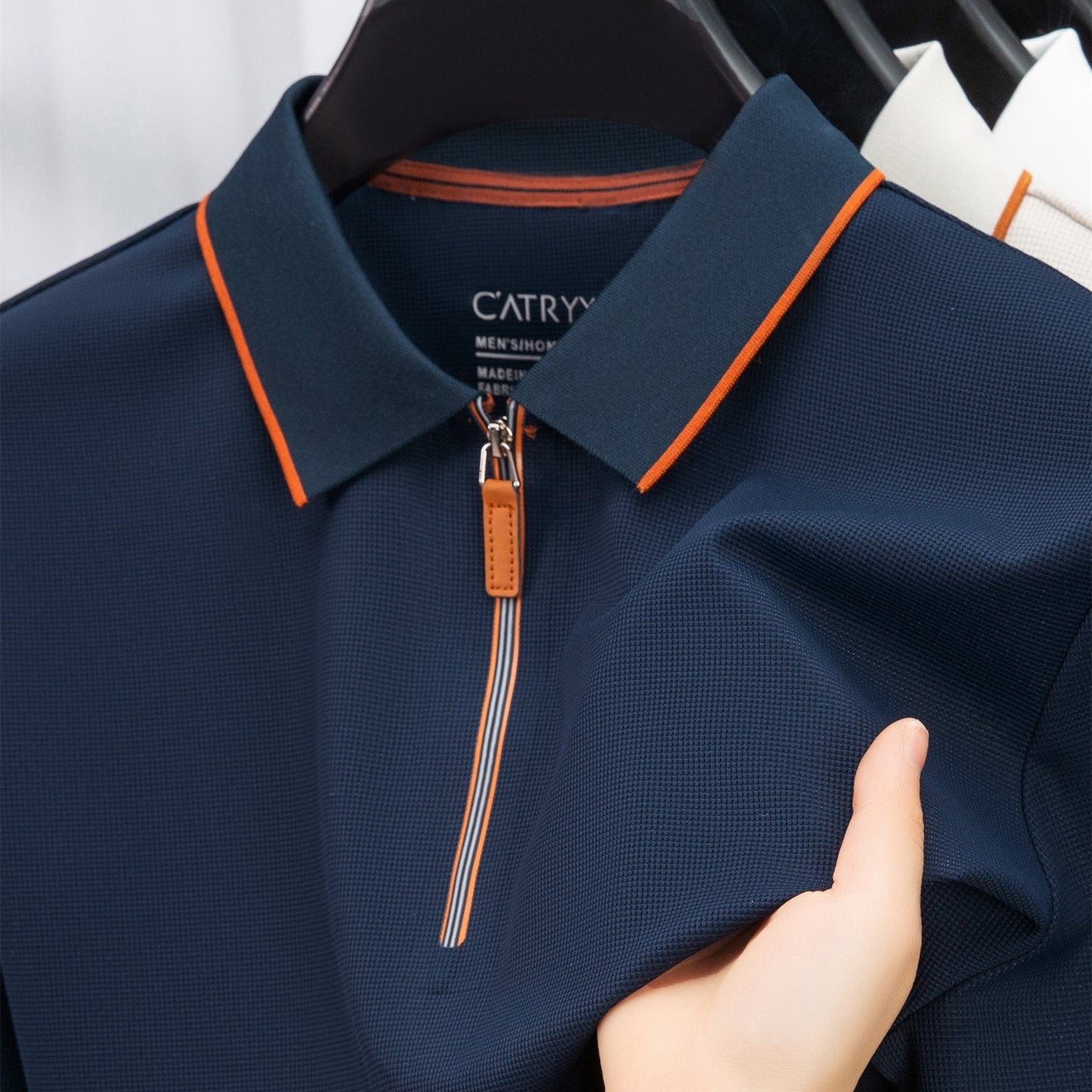 Herren Polohemd mit Reißverschluss und Kontrastpaspel – Modernes Freizeit- und Business-Design