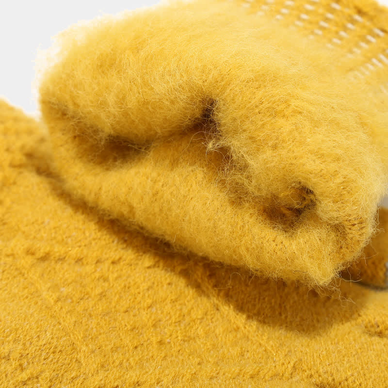 Wintermutsenset met gebreid patroon, pompon, sjaal en touchscreenhandschoenen