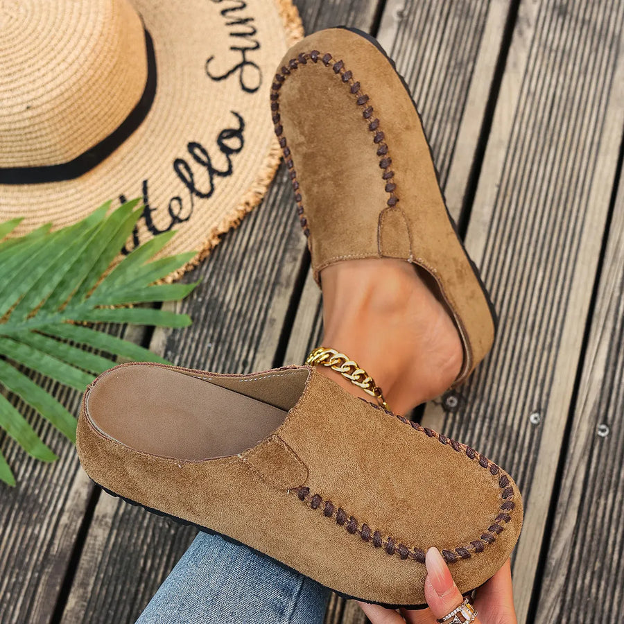Mocassinpantoffels voor dames met sierstiksels en open hiel