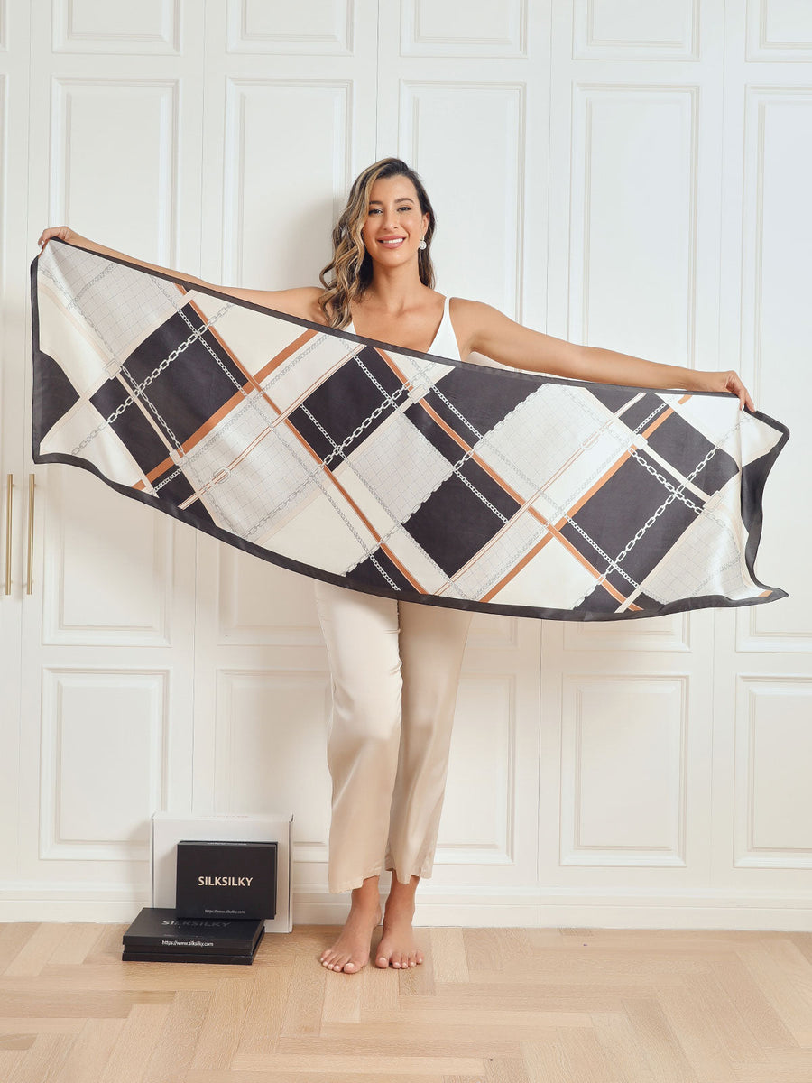 Dameshalsdoek met kettingmotief en kwastjesdetails in verschillende kleuren