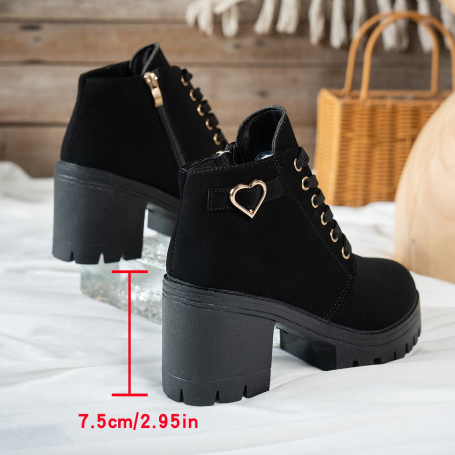 Damen Schnürstiefeletten mit Blockabsatz und Herz-Detail