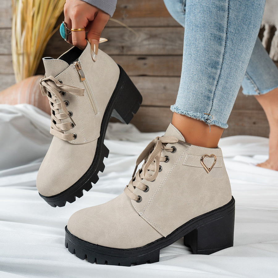 Damen Schnürstiefeletten mit Blockabsatz und Herz-Detail