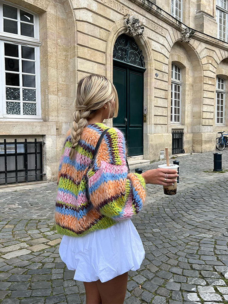 Bunter Strickcardigan mit Puffärmeln im Häkel-Patchwork-Design