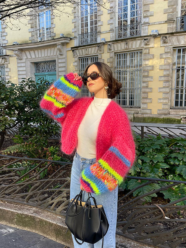 Bunter Strickcardigan mit Puffärmeln im Häkel-Patchwork-Design
