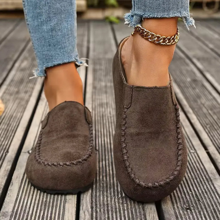 Mocassinpantoffels voor dames met sierstiksels en open hiel